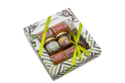 Κουτί Ελαιόλαδο με βότανα 40ml & 4 Μπαχαρικά & Πατέ Ελιάς 40gr & Μέλι 40gr